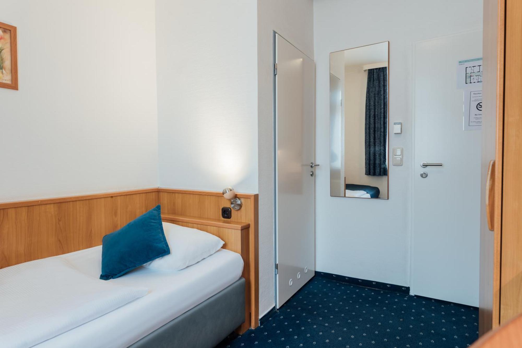 Hotel Commerz Hamburg Kültér fotó