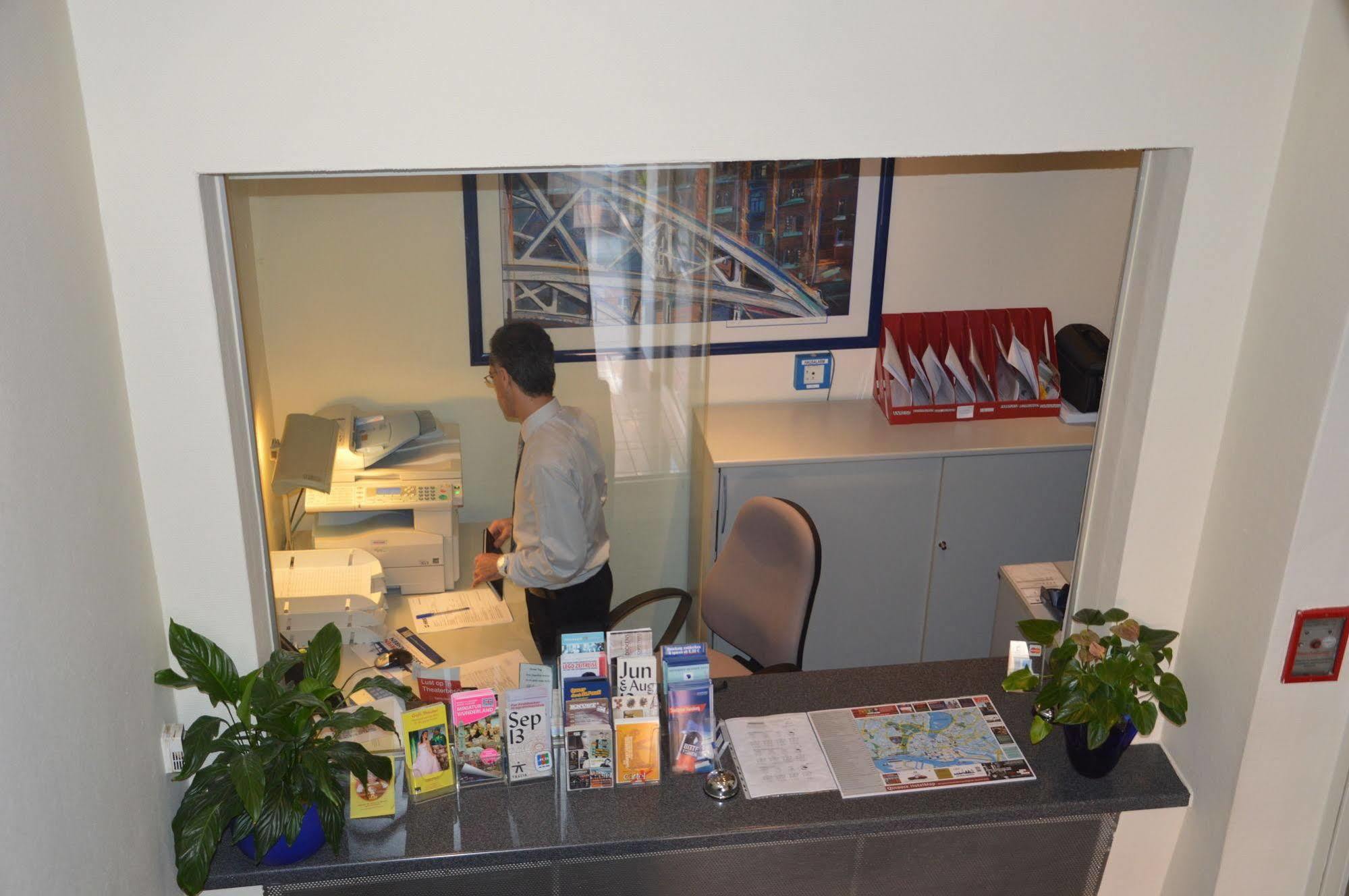 Hotel Commerz Hamburg Kültér fotó